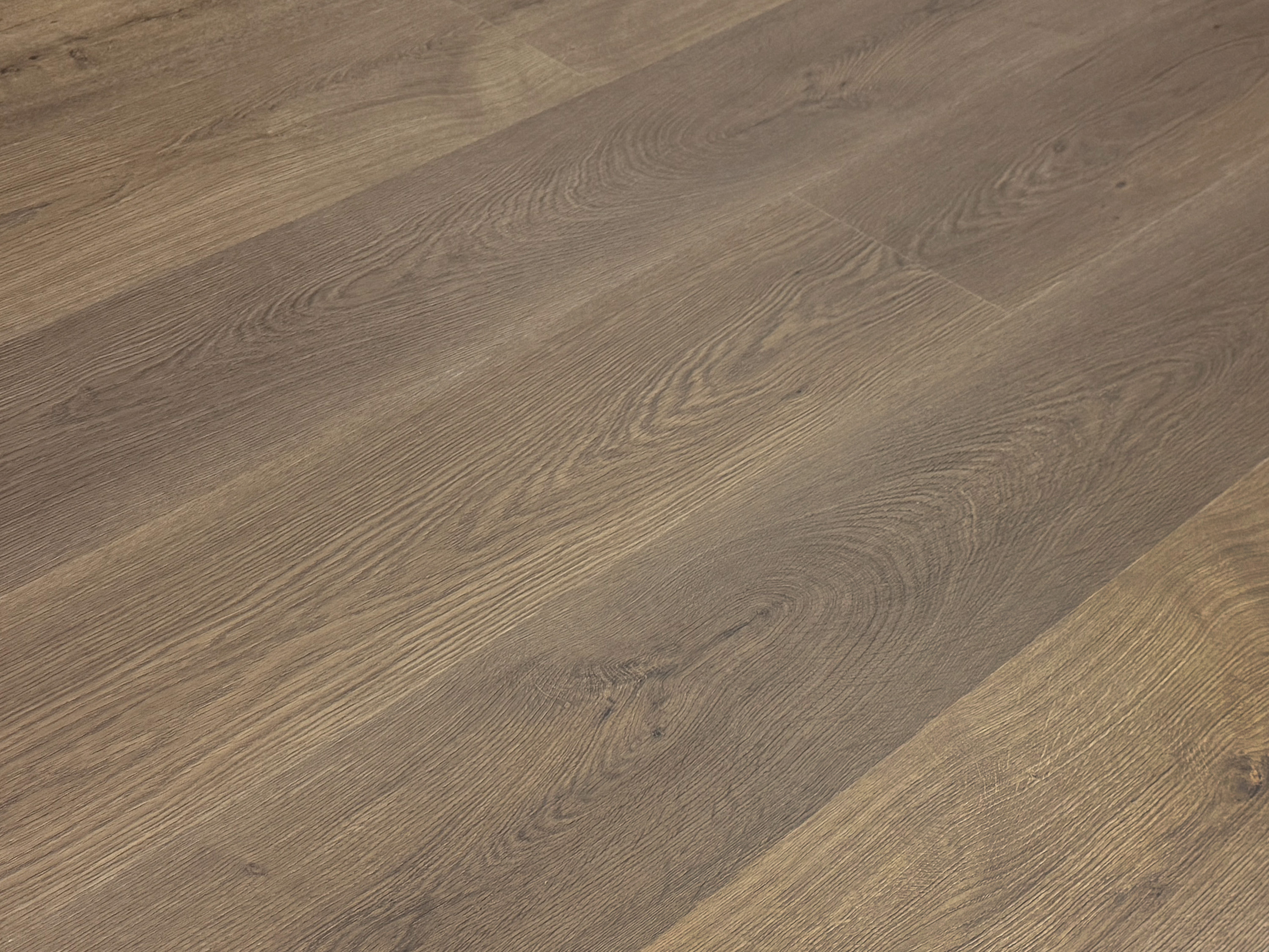 Klick Vinylboden Silent SPC Eiche Dark Manor inkl. Kork Trittschalldämmung und Synchronoberfläche 8 mm