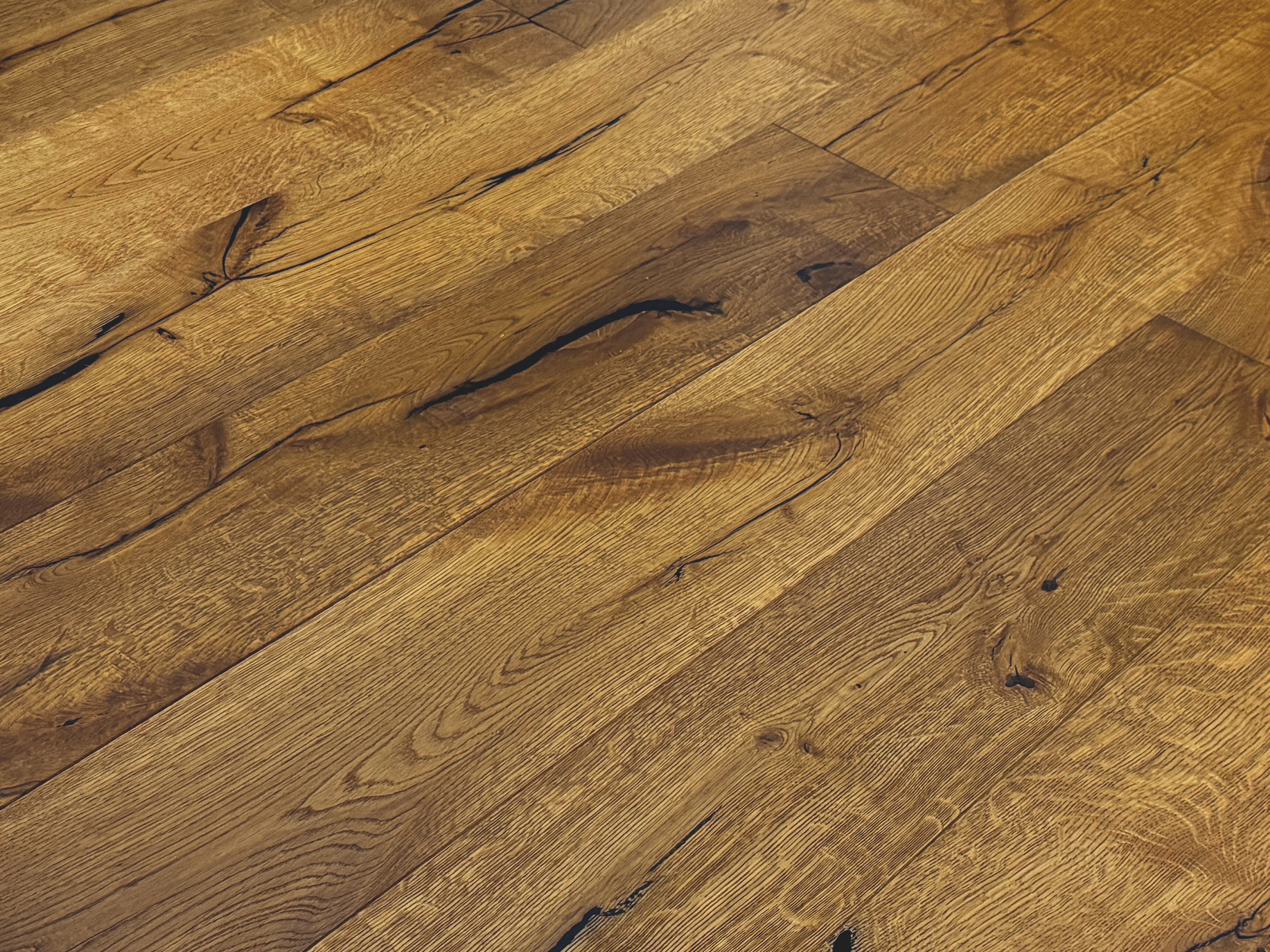 Parkettboden Eiche Rustikal angeräuchert Parkett Landausdiele 3-Schicht 190 mm Breit gebürstet, gefast & endgeölt