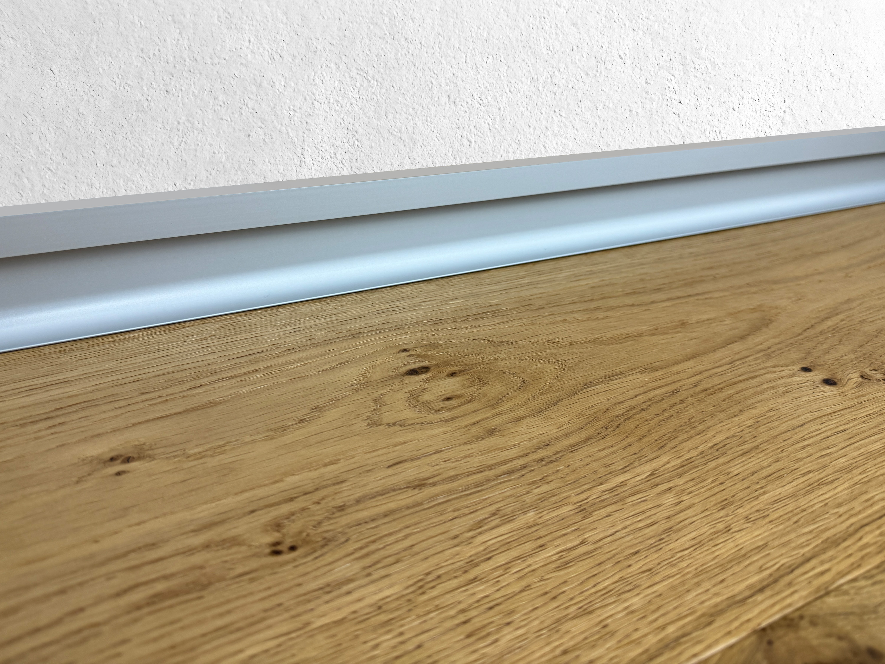 LED- Aluminium Sockelleiste eloxiert 60 mm - Metallsockelleiste für indirekte Beleuchtung