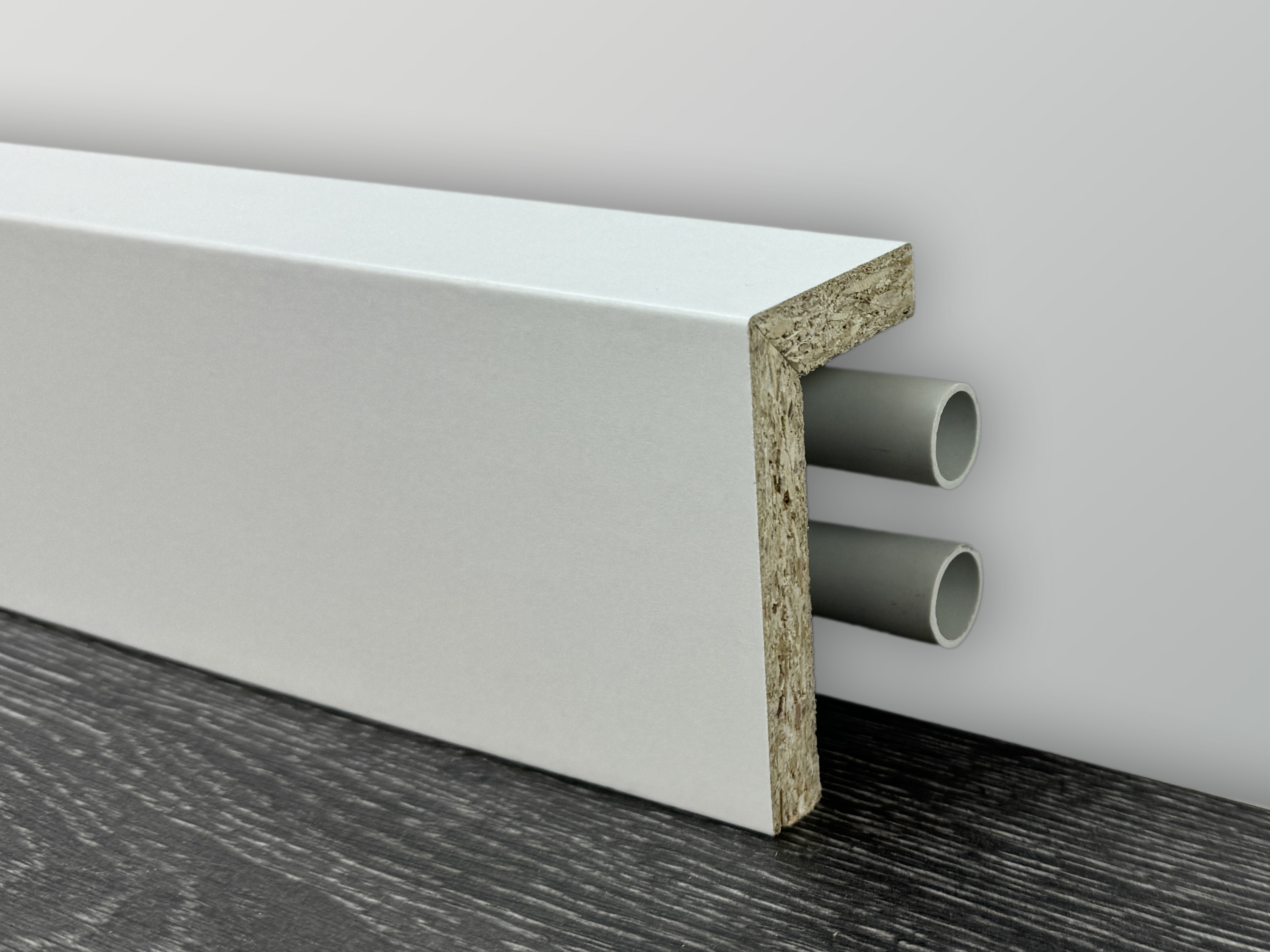 Sockelleiste Heizrohrabdeckung CUBE – Abdeckleiste für Heizungsrohre, weiß, 44x77 mm Sockelleiste Heizrohrabdeckung CUBE – Abdeckleiste für Heizungsrohre, weiß, 44x77 mm