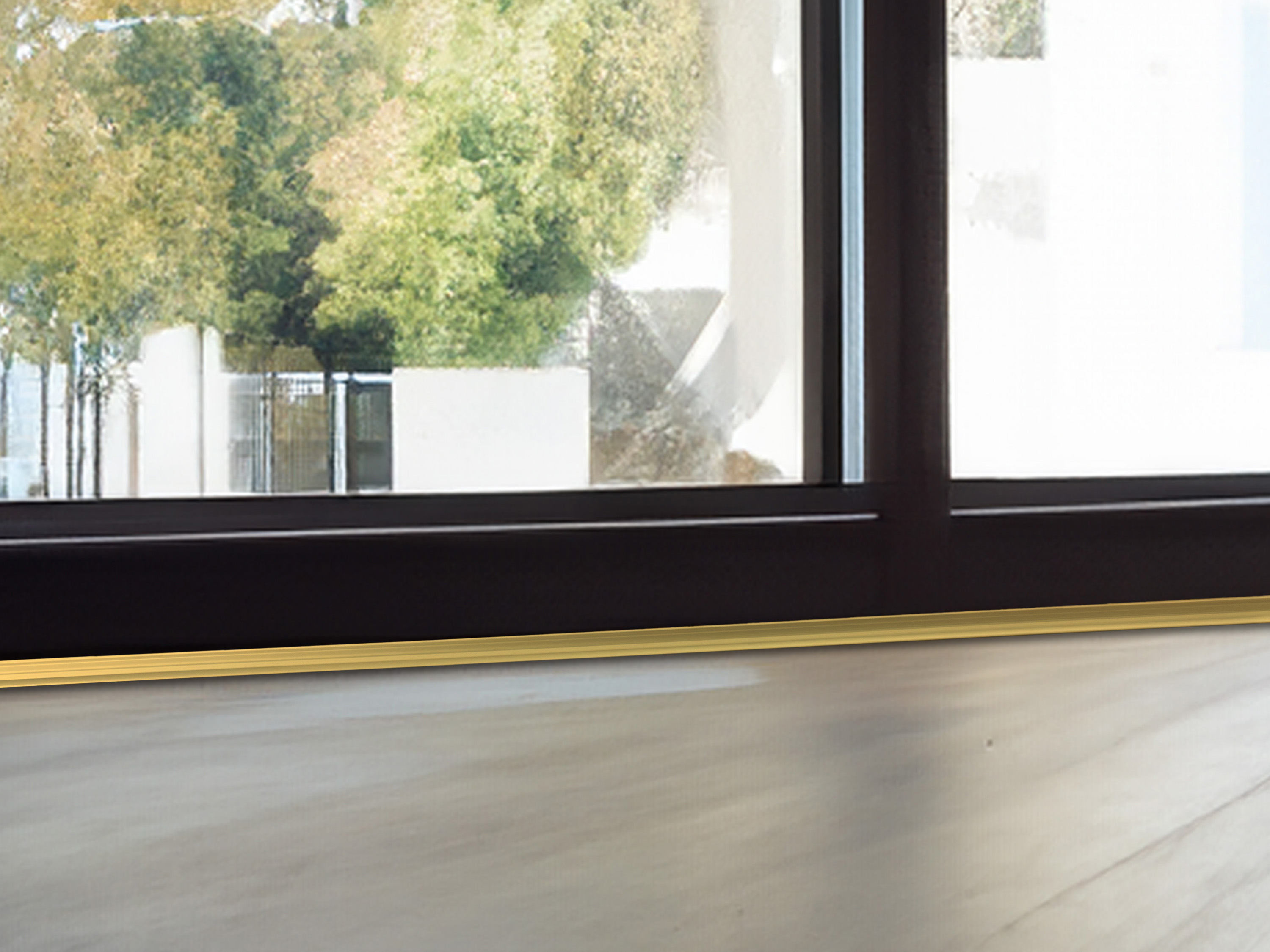 ufitec® Sockelprofil SK für den perfekten Abschluß an Balkon- und Terassentüren, Gold eloxiert ufitec® Sockelprofil SK für den perfekten Abschluß an Balkon- und Terassentüren, Gold eloxiert