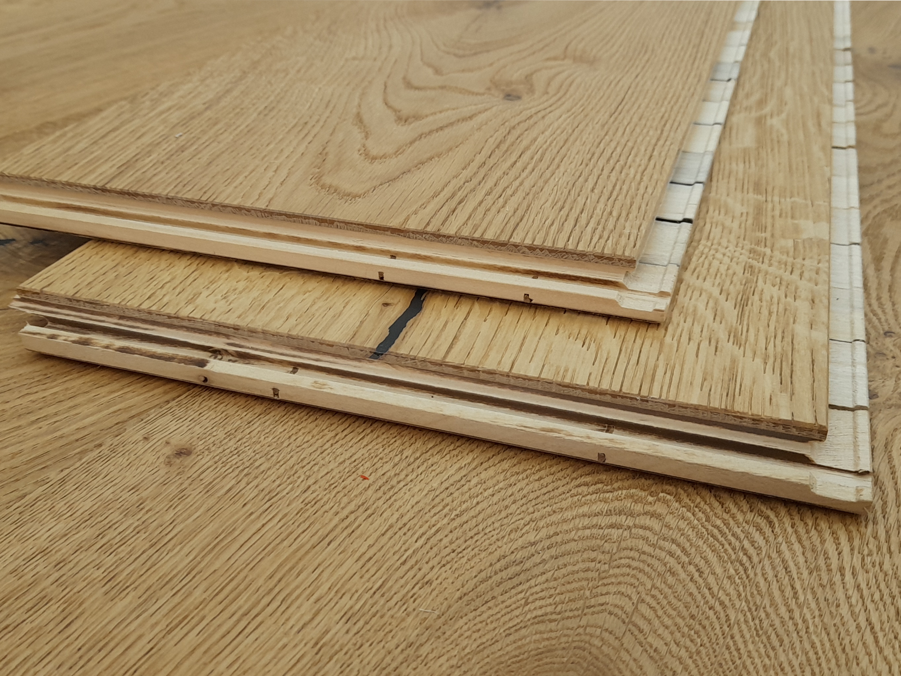 Parkettboden Eiche Rustikal XL Landhausdiele 3 Schicht 220 mm Breit gebürstet & endgeölt, 2G Klicksystem Parkettboden Eiche Rustikal XL Landhausdiele 3 Schicht 220 mm Breit gebürstet & endgeölt, 2G Klicksystem