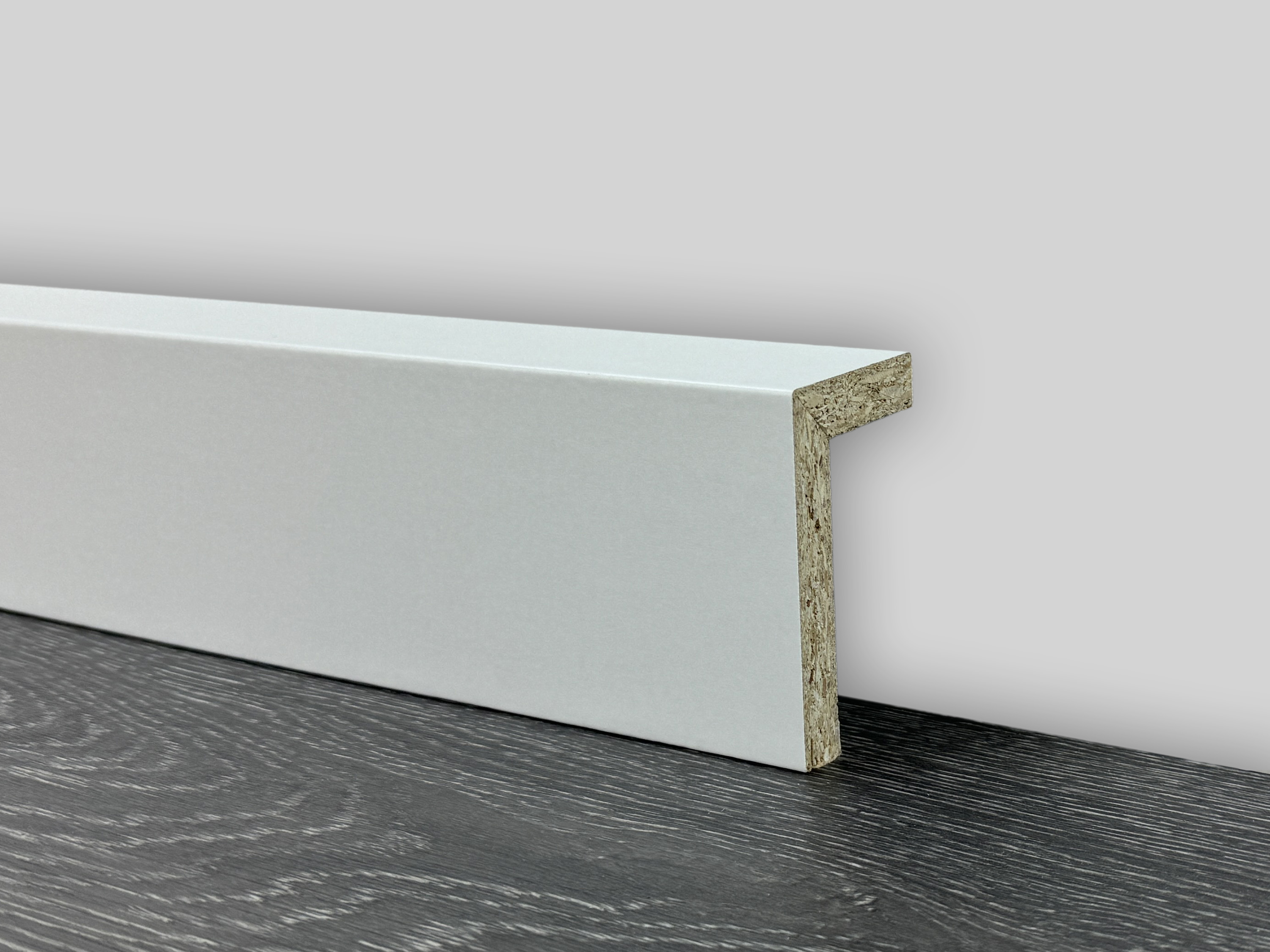 Sockelleiste Heizrohrabdeckung CUBE – Abdeckleiste für Heizungsrohre, weiß, 44x77 mm Sockelleiste Heizrohrabdeckung CUBE – Abdeckleiste für Heizungsrohre, weiß, 44x77 mm