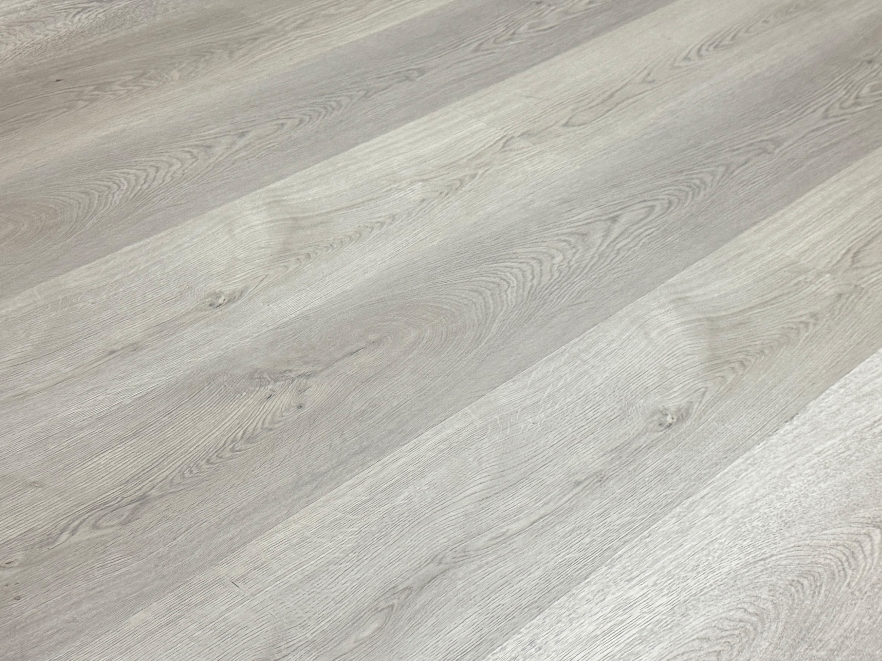 Klick Vinylboden Silent SPC Grey Majestetic Oak inkl. Kork Trittschalldämmung und Synchronoberfläche 8 mm