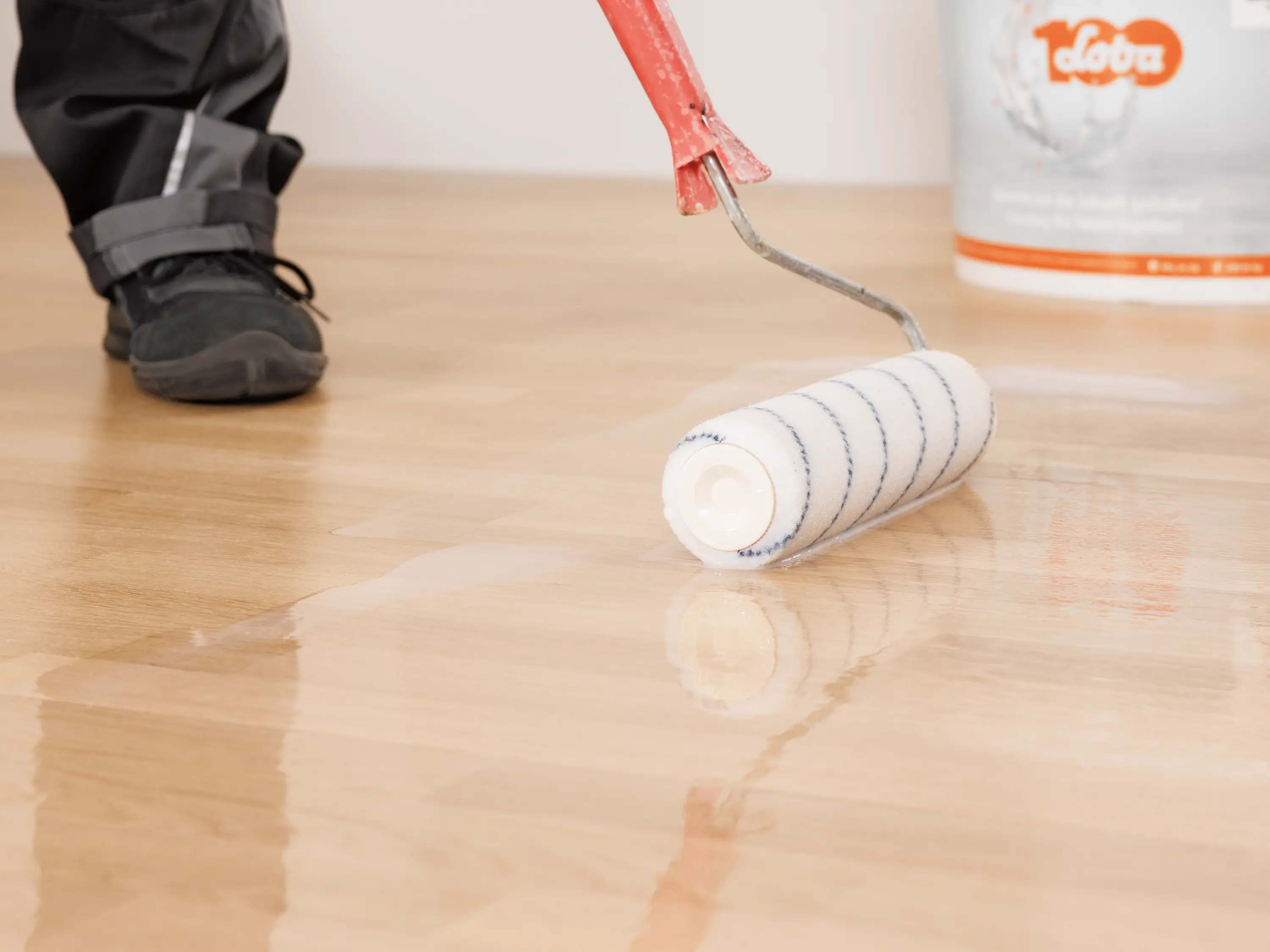 LOBADUR® WS EasyFinish, Kork und Parkettlack auf wasserbasis, für starke Beanspruchung LOBADUR® WS EasyFinish, Kork und Parkettlack auf wasserbasis, für starke Beanspruchung