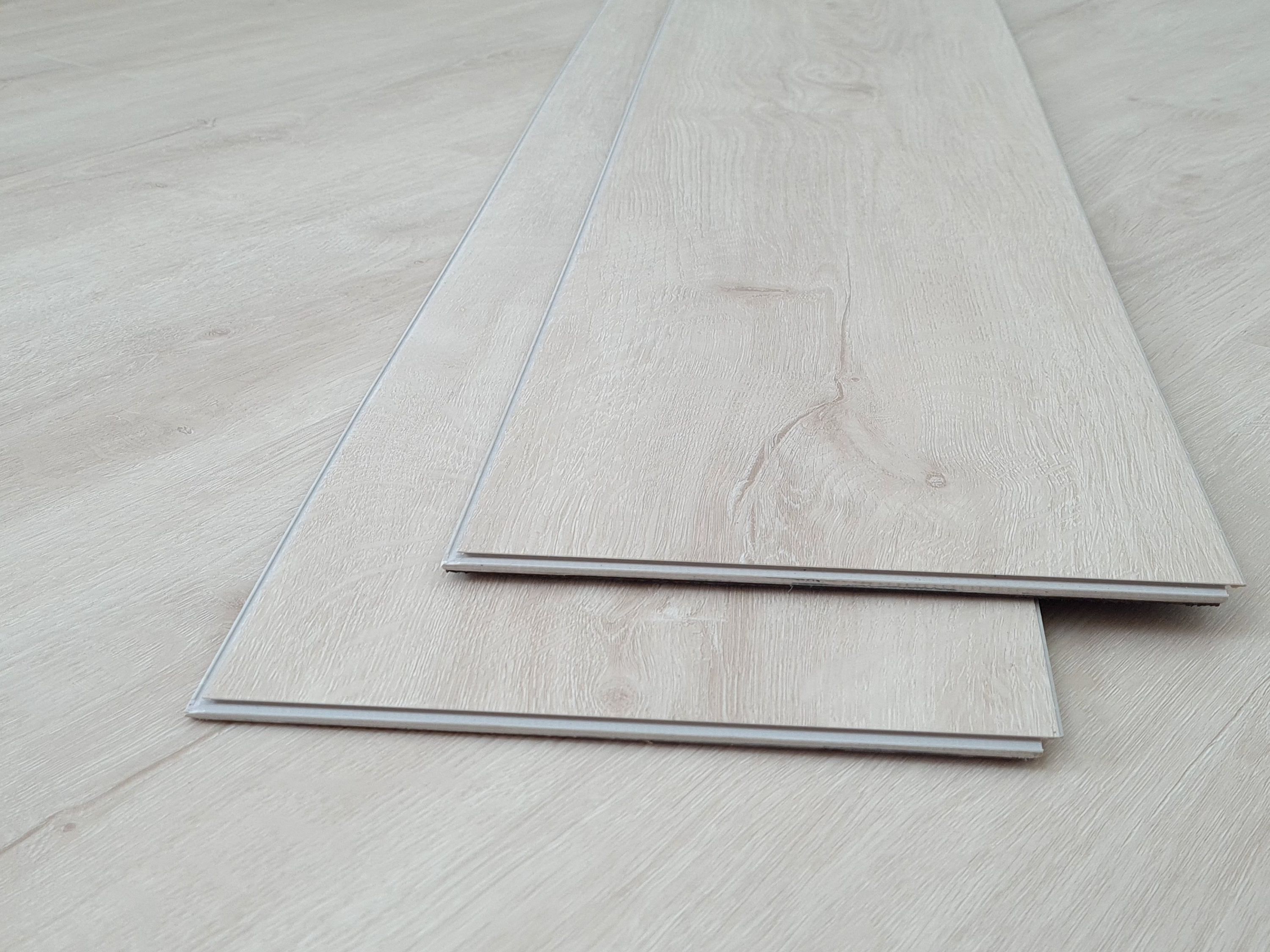 TRECOR® Klick Vinylboden Eiche Premium Weiss XXL Landhausdiele 6,5 mm Stark mit integrierter Trittschallunterlage TRECOR® Klick Vinylboden Eiche Premium Weiss XXL Landhausdiele 6,5 mm Stark mit integrierter Trittschallunterlage